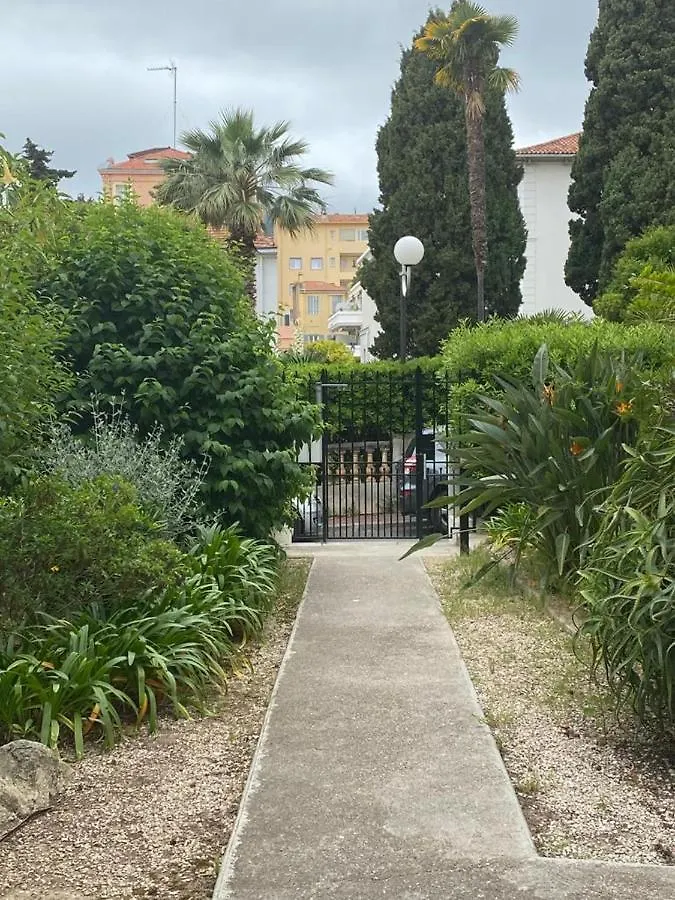 Pavillon D'Angleterre Au Coeur De La Ville Menton Apartment